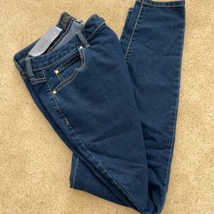 Jennifer Lopez straight leg jean.